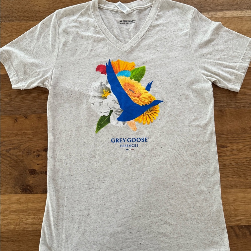 Grey Goose Essences Women's Short Sleeve Tee - Gray